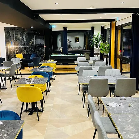 Sure By Western Valenciennes מלון 3*